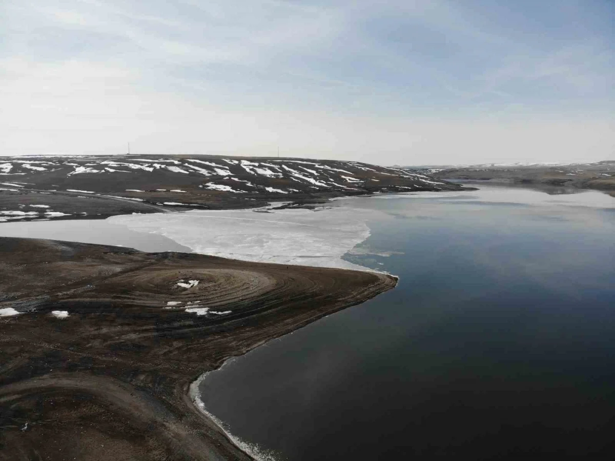 Kars Baraj Gölü’nün buzları çözüldü
