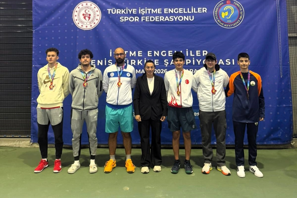 Bursa Osmangazi’nin şampiyon raketlerinden büyük başarı