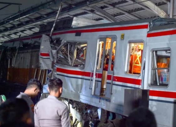 Endonezya’da İki Trenin Çarpıştığı Kazada 14 Ölü, 38 Yaralı
