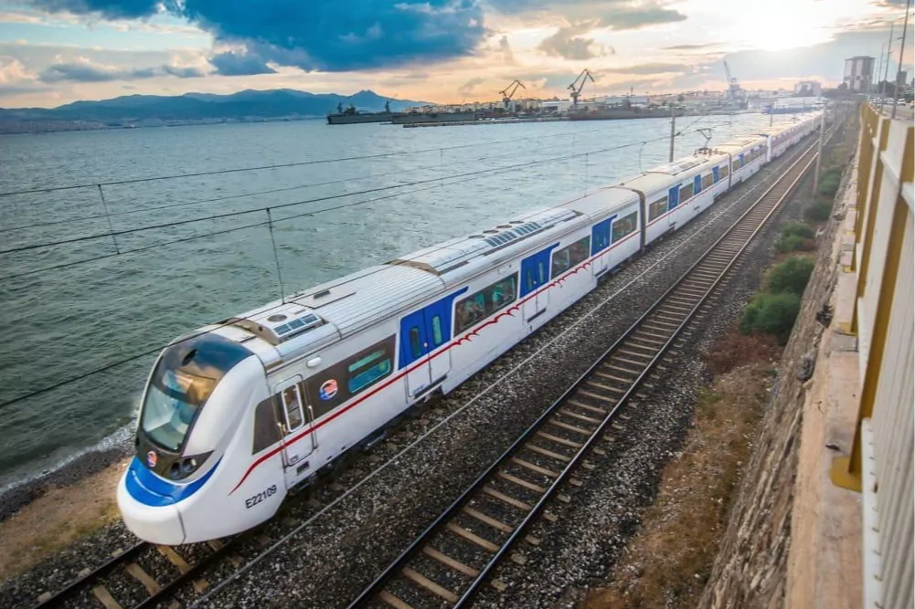İzmir’de İZBAN İçin 90 Dakika Aktarma ve 29 Ekim’e Özel Ulaşım Kararı