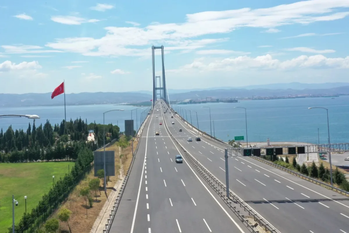 Osmangazi Köprüsü’nde Cumhuriyet Koşusu Heyecanı: Güzergâh Trafiğe Kapatılacak