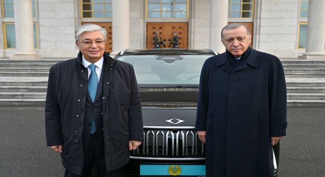 Cumhurbaşkanı Erdoğan, Kazak Mevkidaşı'na Milli Elektrikli Araç TOGG'u Hediye Etti