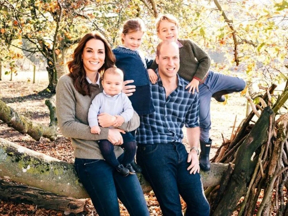 Kraliyet Ailesi, Geleneksel Noel Fotoğrafını Paylaştı