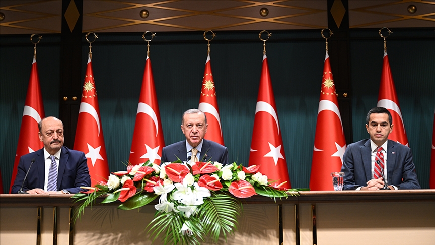Cumhurbaşkanı Erdoğan, İşçi, İşveren ve Bakan Işıkhan Beştepe'de Buluştu