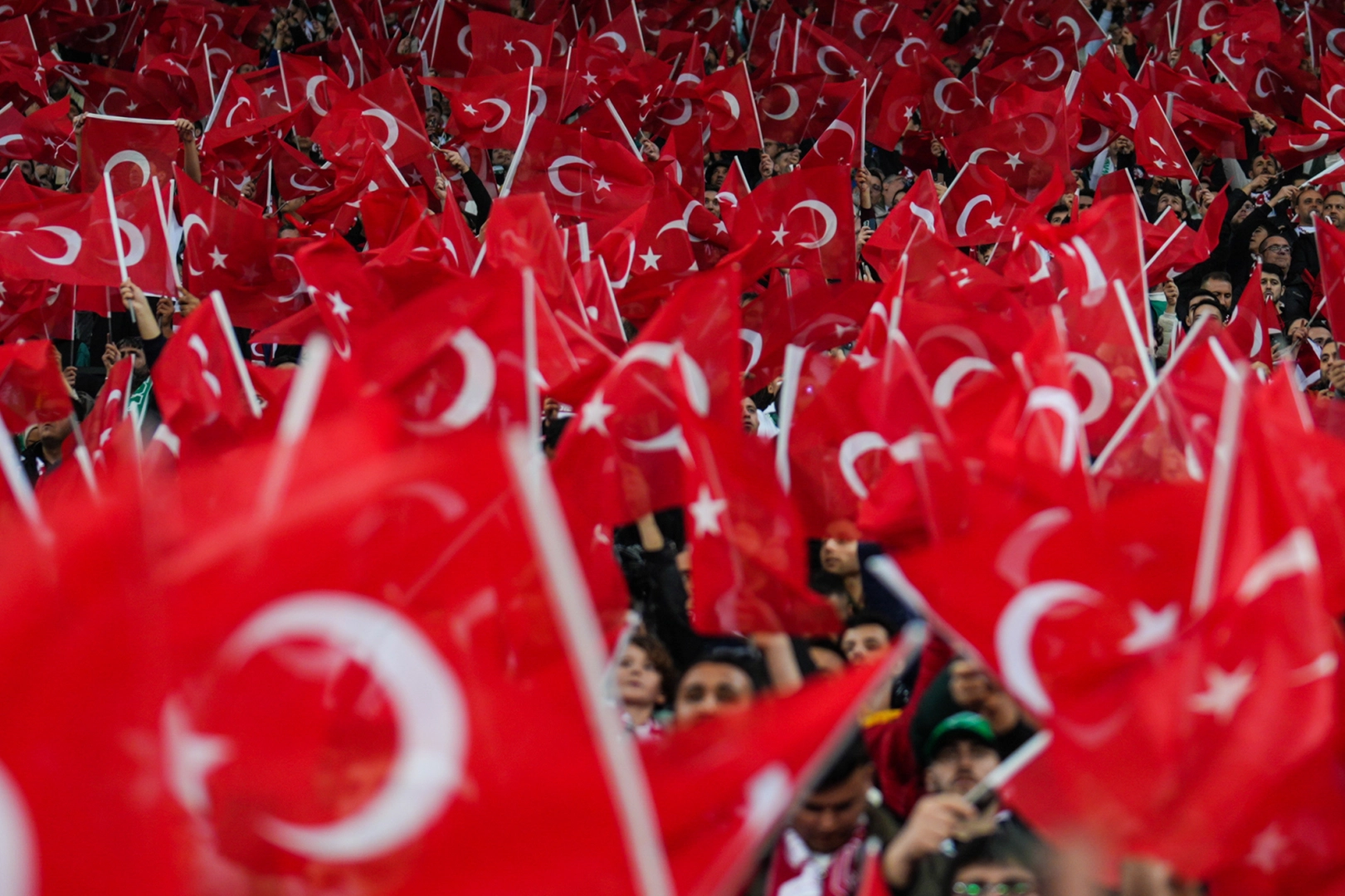 Beşiktaş Park’ta Kritik Gece: Türkiye-Romanya Maçı Öncesi Taraftara Uyarı