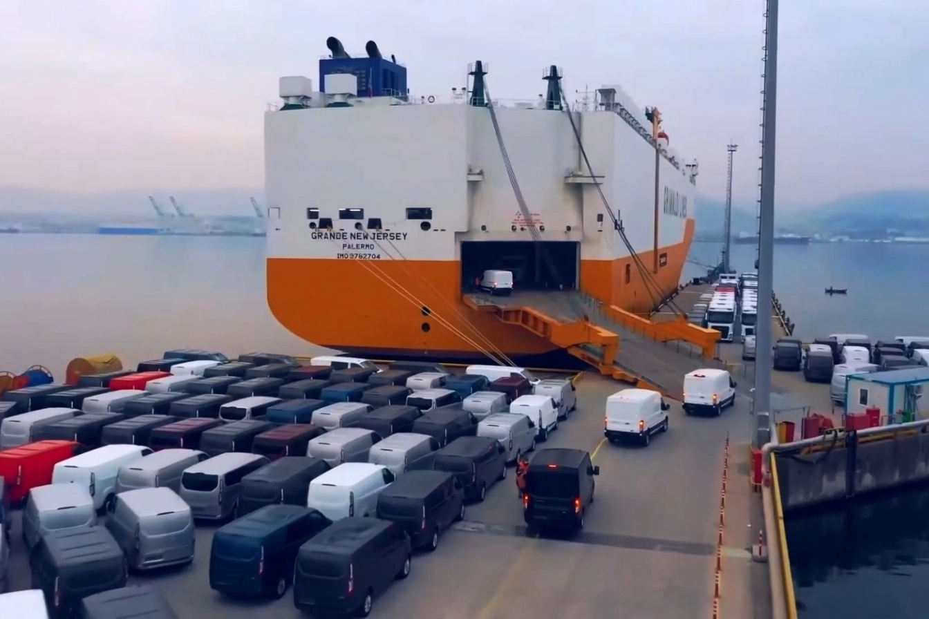Otomotiv İhracatı Mayıs’ta Geriledi: Liderlik Sürüyor